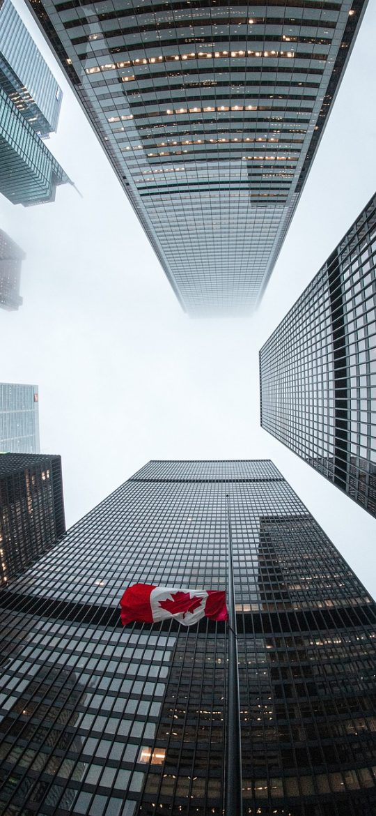 私服传奇 App 时间线页面截图，多条带日期的短笔记自上而下排列，左侧有竖线串起，像一份手写核对日志